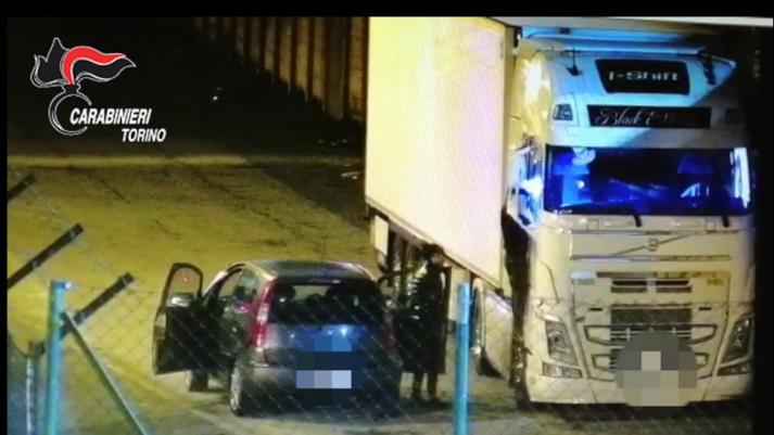 CRONACA – Rubavano sui tir e in aziende durante il lockdown: arrestati