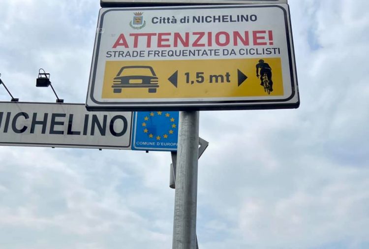 NICHELINO – Cartelli stradali per la sicurezza delle biciclette