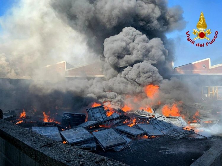 Incendio a Settimo: inchiesta della procura