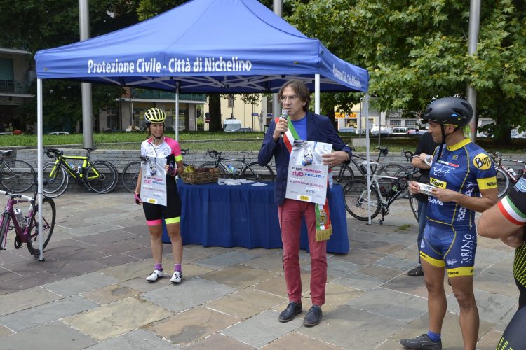 NICHELINO – La recordwoman Paola Gianotti inaugura i nuovi cartelli salva ciclisti