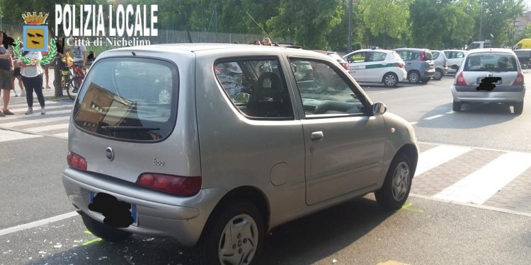 NICHELINO – Investite due giovani sulle strisce a causa di un tamponamento