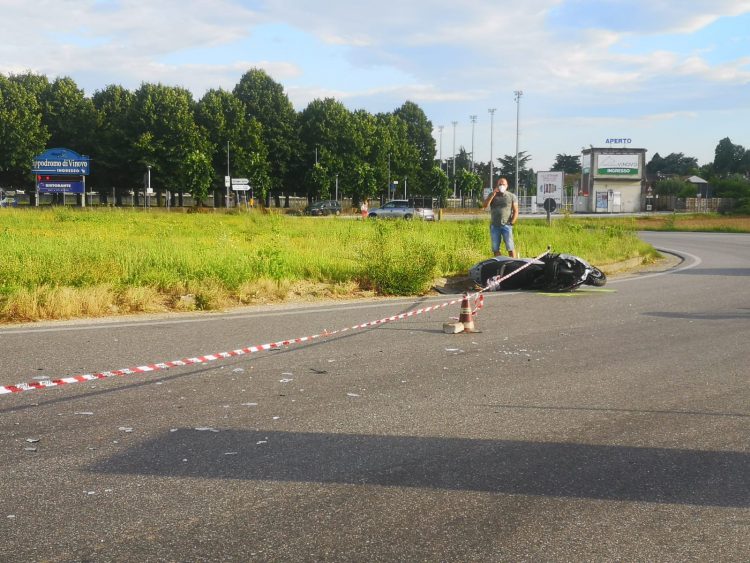NICHELINO – Tragedia alla rotatoria di Mondojuve: muore un motociclista