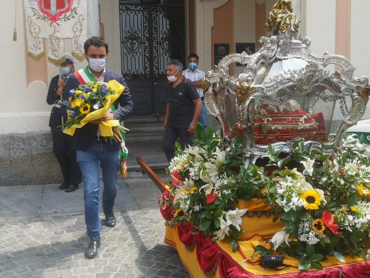 MONCALIERI – La deposizione dei fiori e l’accensione del cero per il Beato