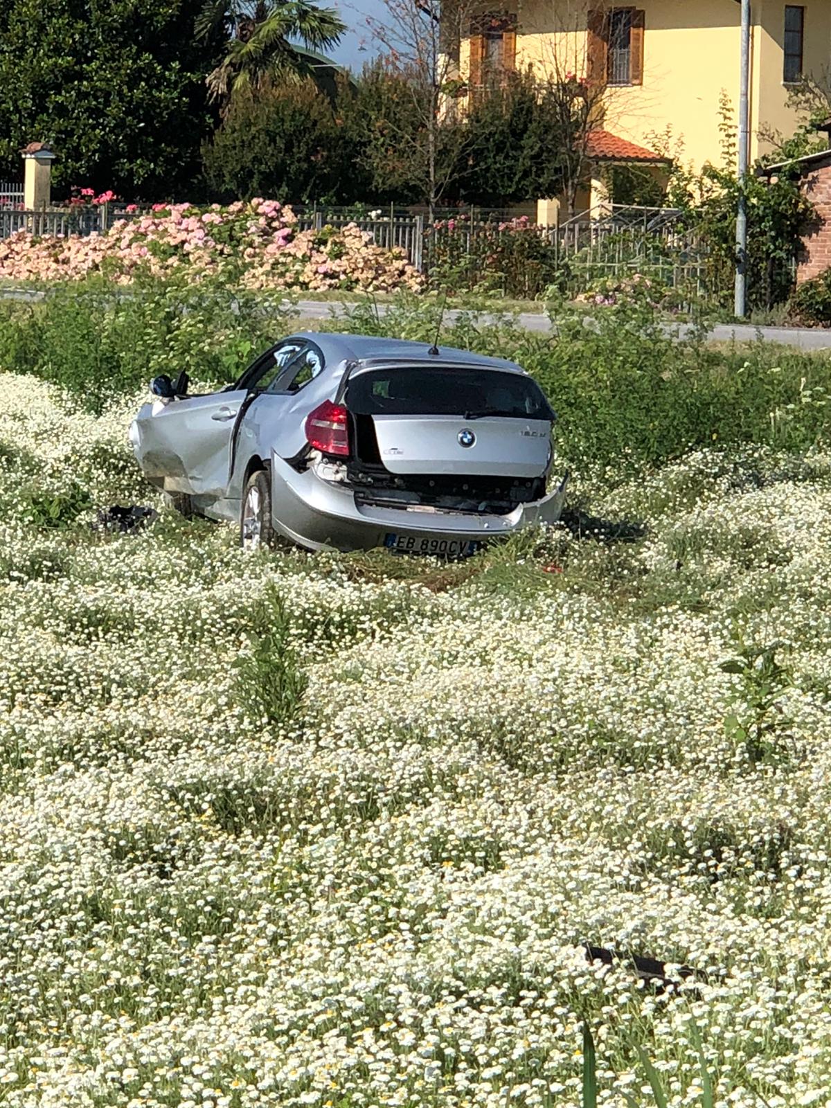 CARMAGNOLA – Grave un ventenne uscito di strada con la sua auto