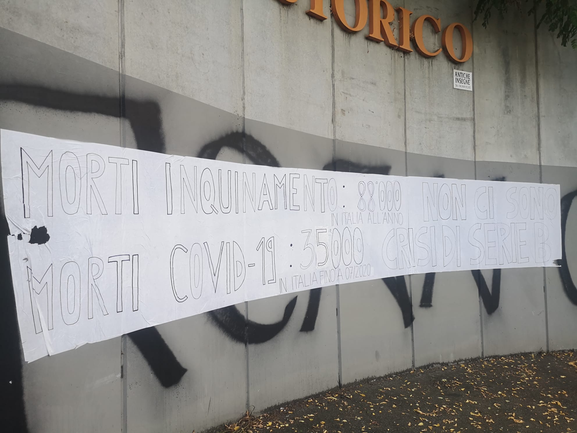 MONCALIERI – Blitz di Collettivo Supertramp al multipiano del centro storico