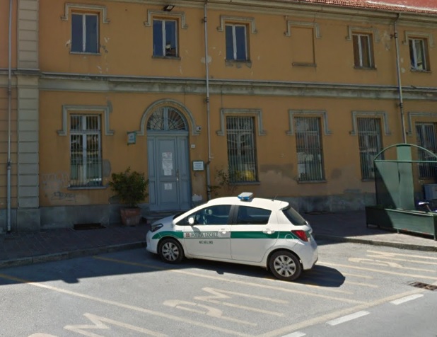 NICHELINO – Controlli davanti alla scuola Rodari sul parcheggio selvaggio