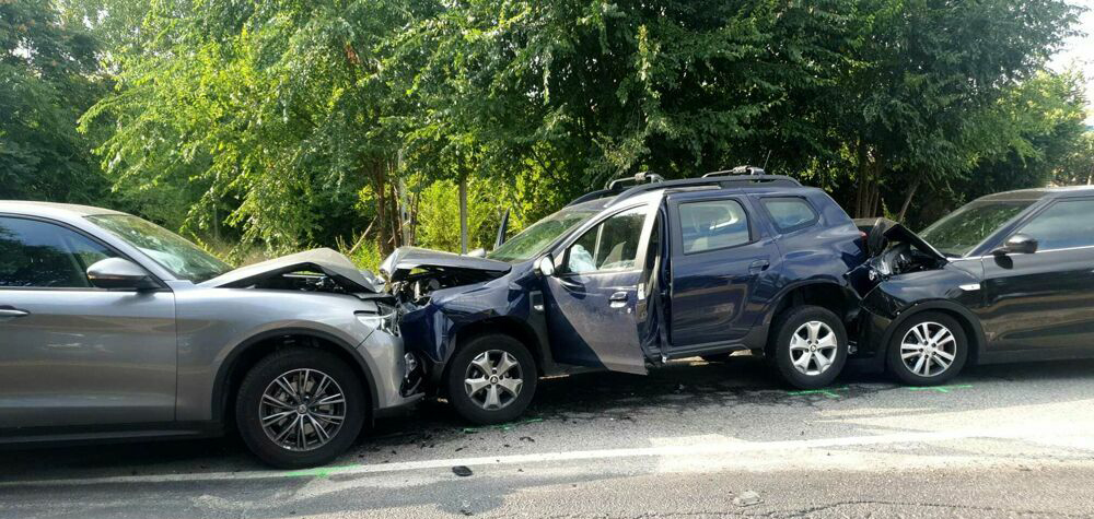 Tre feriti nello scontro