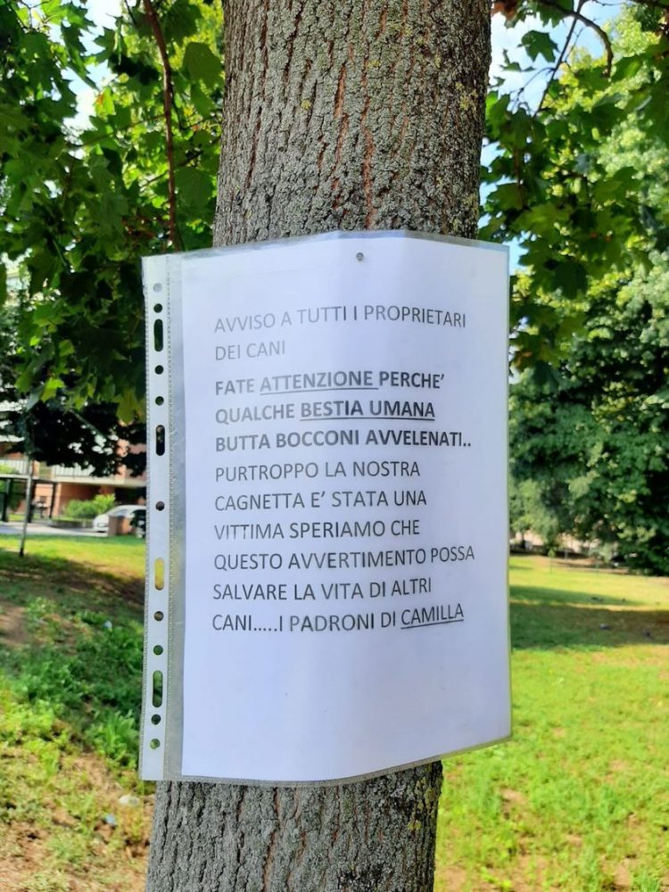NICHELINO – Bocconi avvelenati: cartelli di avviso nel parco di via Buonarroti