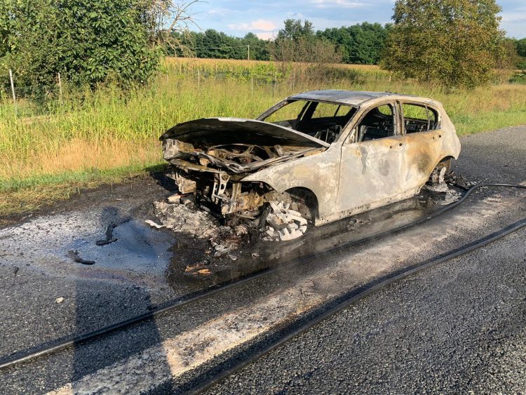 VILLASTELLONE – Auto in fiamme sull’autostrada per un guasto