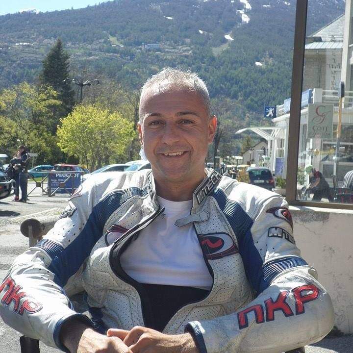 CARMAGNOLA – Una pioggia di ricordi e messaggi per il motociclista morto in tangenziale