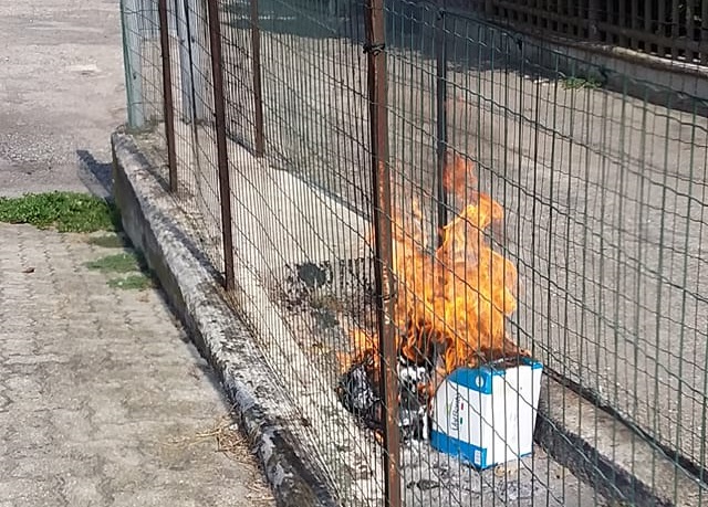 POIRINO – Proteste dei cittadini per gli incendi di rifiuti