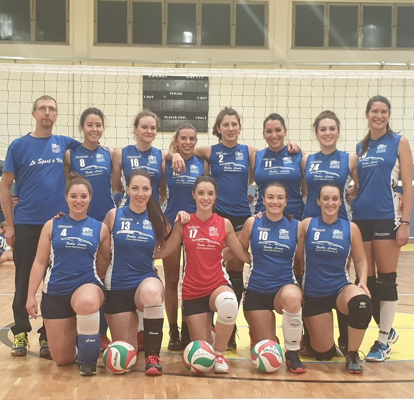NICHELINO – Festa per la promozione della squadra di pallavolo femminile Sangone NICHELINO – Festa per la promozione della squadra di pallavolo femminile Sangone