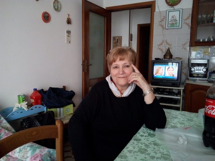 CARMAGNOLA – Una targa e panchina rossa per Eufrosina