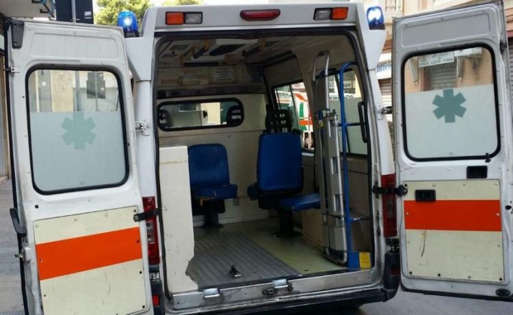 NICHELINO – Ambulanza della Croce Rossa al mercato contro i colpi di calore