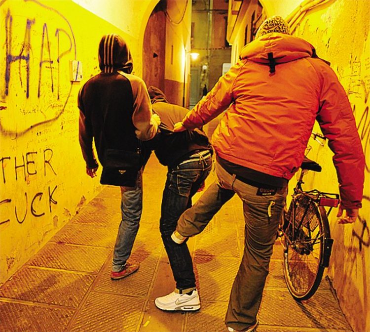 Baby gang arrestata per atti persecutori