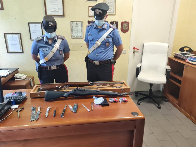 Nichelino, spara al vicino di casa con un fucile ad aria compressa, arrestato dai carabinieri