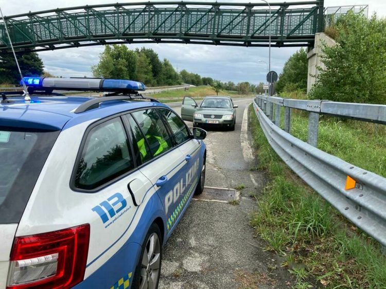 Imbocca l’autostrada in contromano: 2mila euro di multa
