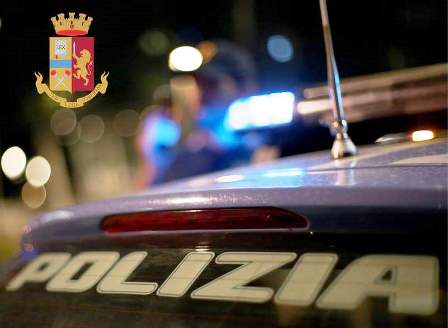 NICHELINO – Nomadi rubano un marsupio e poi si schiantano con l’auto a Mirafiori sud