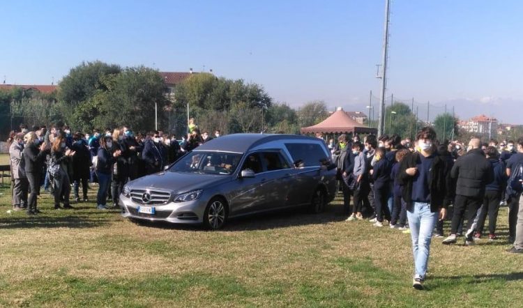 MONCALIERI – “Un figlio del nostro club”, sabato di commozione per i funerali a Gabriele Giustetto