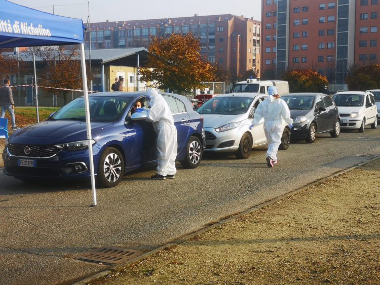 NICHELINO – Partito il punto tamponi in via Berlinguer, il sindaco: “Ce l’abbiamo fatta”