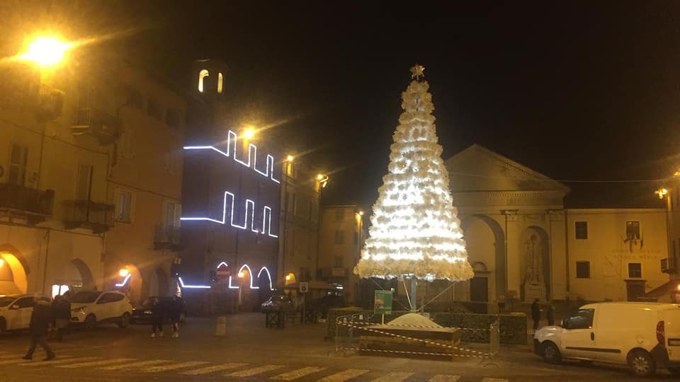 CARMAGNOLA – Le luminarie di Matale quest’anno le paga il Comune