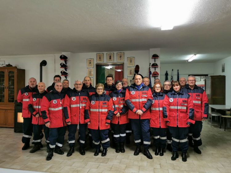 CARMAGNOLA – I bimbi scrivono una poesia all’associazione carabinieri