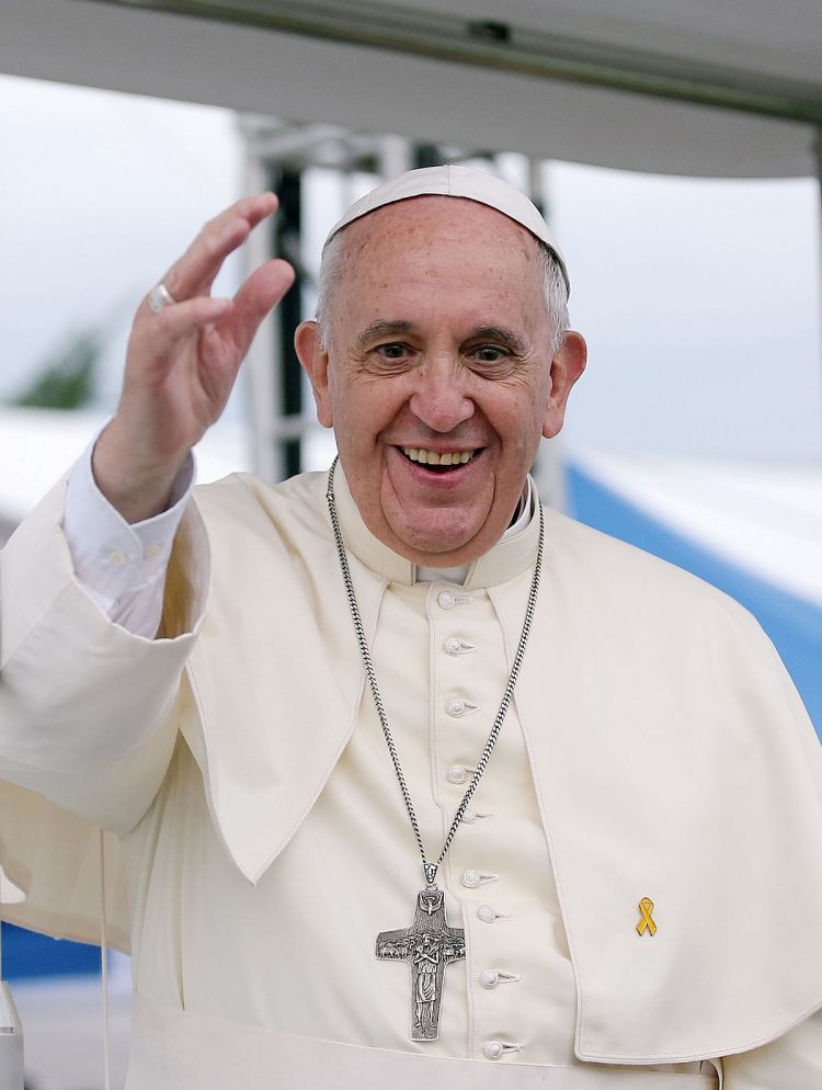 CARMAGNOLA – Il sindaco scrive al Papa che risponde: “Vicino alla comunità devota dell’Immacolata”