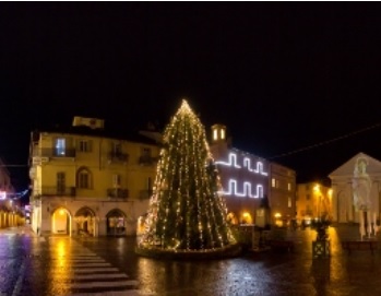 CARMAGNOLA – Arrivate le luci di Natale in centro