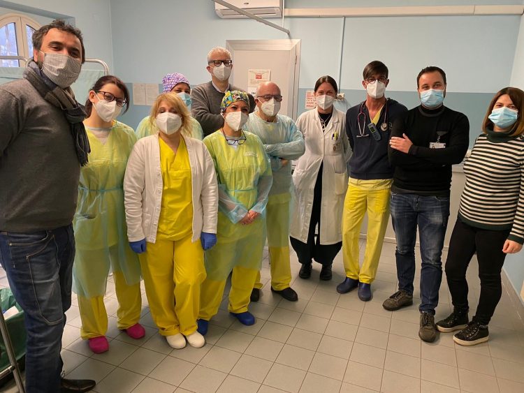 MONCALIERI – Il sindaco a salutare i medici impegnati nei vaccini anti Covid