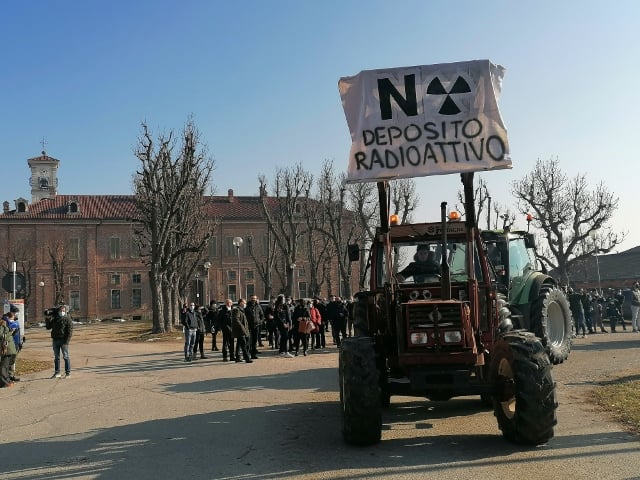 CARMAGNOLA – 11 mila firme per dire no al deposito di scorie nucleari