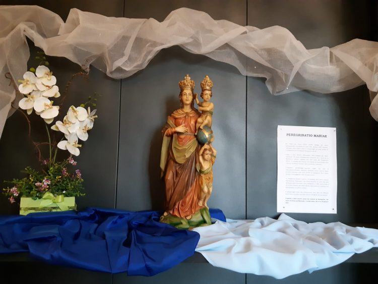 CARMAGNOLA – La statuetta della Madonna in pellegrinaggio per ovviare al taglio della processione