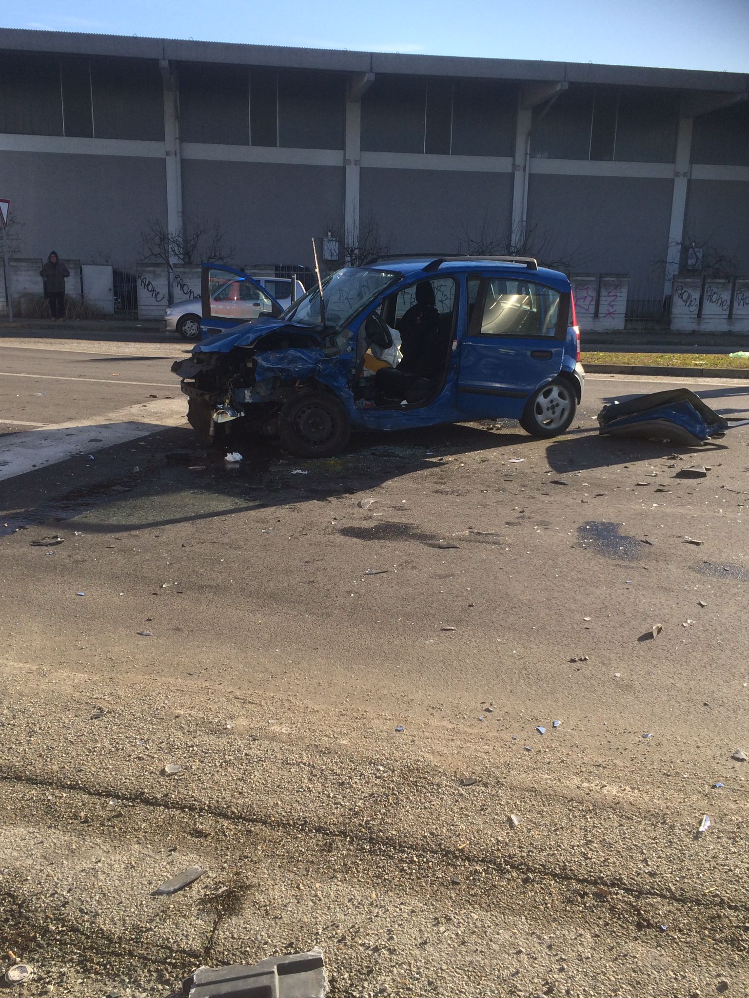 LA LOGGIA – Grave incidente in strada Nizza: una donna in prognosi riservata