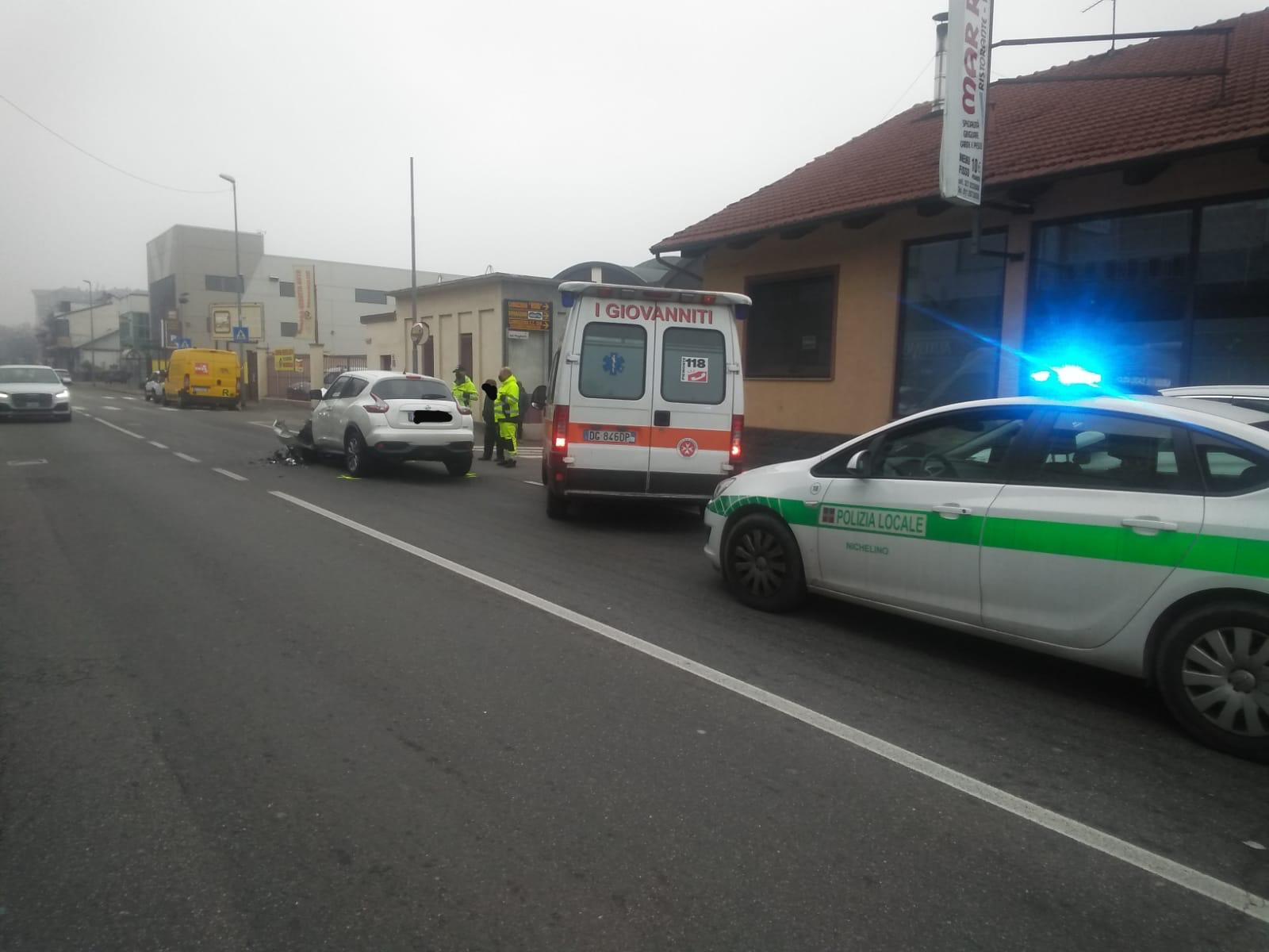 NICHELINO – Brutto incidente in via XXV Aprile: due persone in ospedale