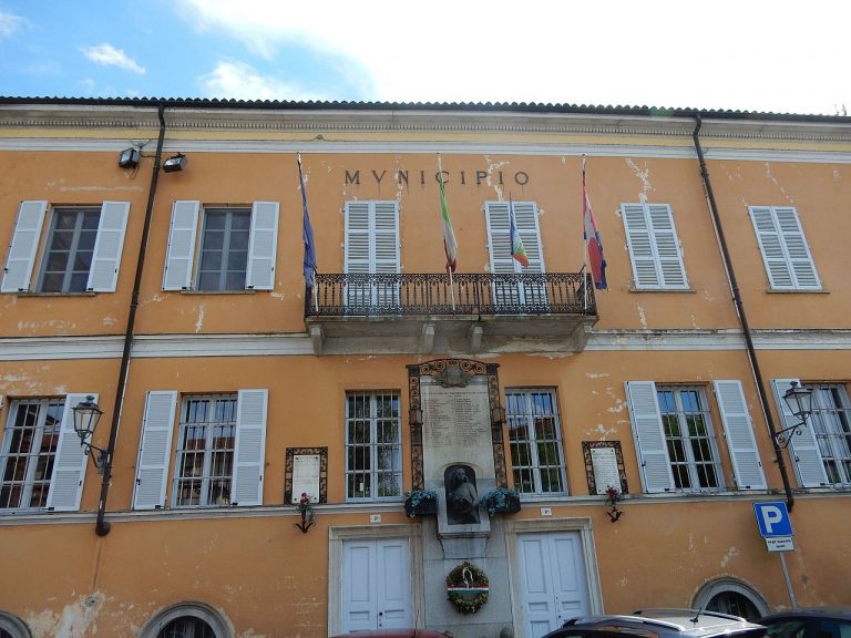CAMBIANO – Caro mensa scolastica, Scatta la raccolta firme dei genitori