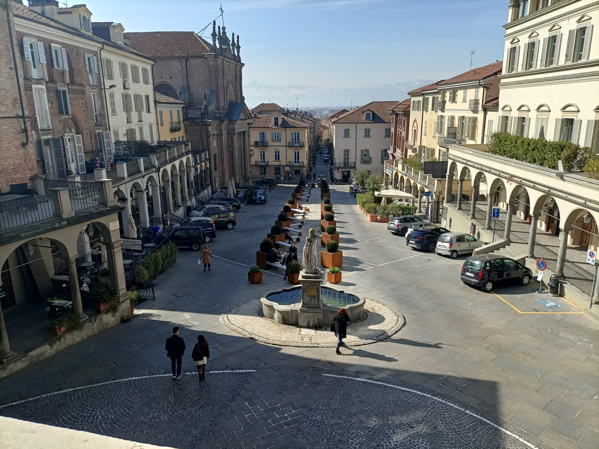 MONCALIERI – Da giugno piazza Vittorio Emanuele diventa pedonale