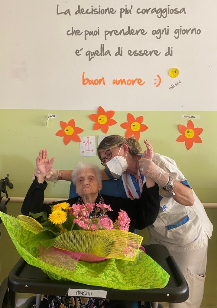 VINOVO – Auguri a nonna Luisa per i suoi 100 anni
