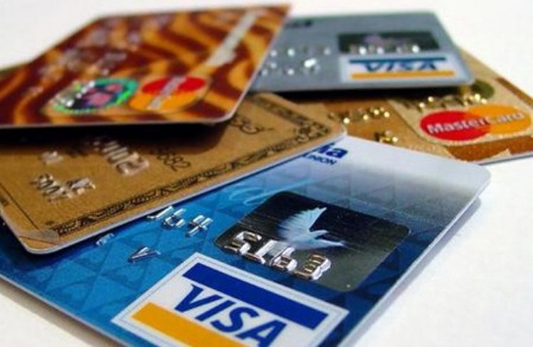 Il clochard con le carte di credito