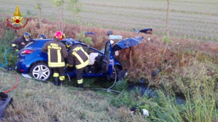 CARMAGNOLA – Tragedia nel fine settimana: muoiono due ragazzi in un incidente stradale