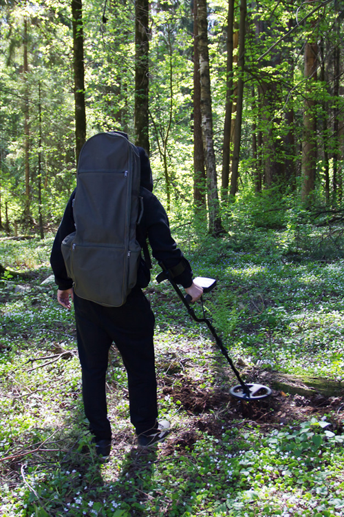 VILLASTELLONE – Pulizia dei rifiuti metallici nel parco del Levrà