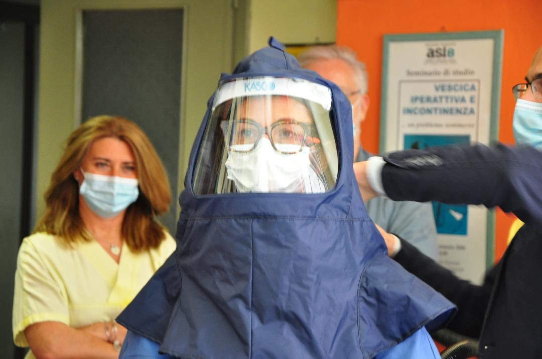 ASL TO 5 – Donati 35 caschi per la ventilazione da parte del Rotary