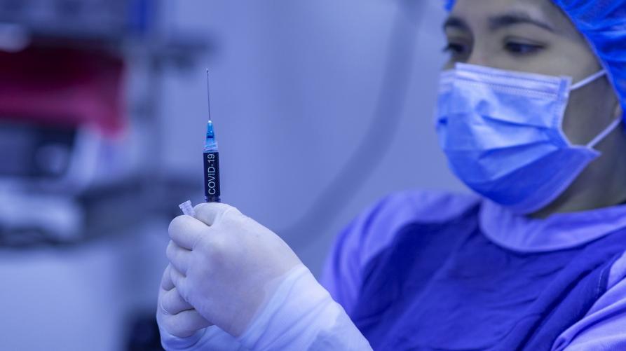BOLLETTINO VACCINI – Quasi un milione di terze dosi in un solo giorno