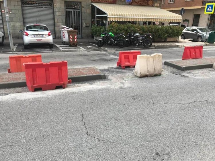 CARMAGNOLA – Dissuasori anti sorpasso per la sicurezza dei pedoni