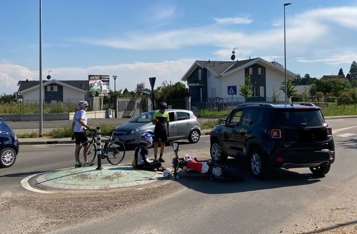 PECETTO – Incidente alla rotatoria di strada Chieri