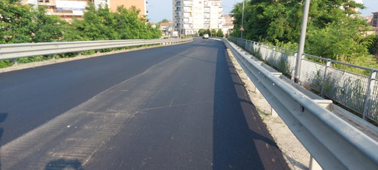 CARMAGNOLA – Riasfaltato il sovrappasso di via Poirino