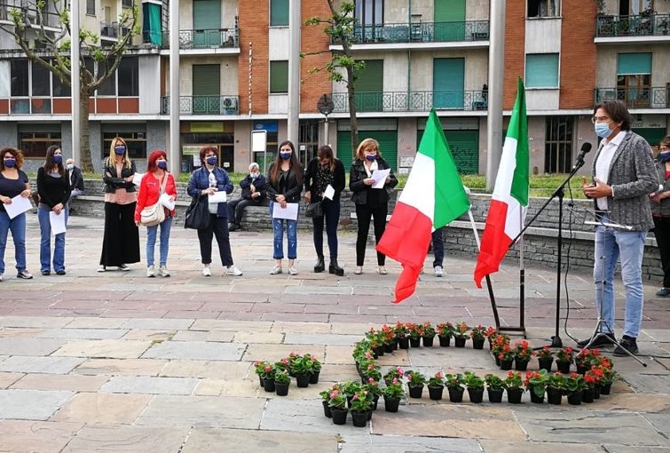 NICHELINO – Le donne in piazza per ricordare la conquista del diritto di voto
