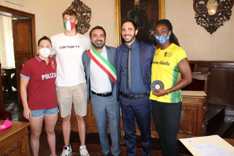 MONCALIERI – I tre atleti olimpici accolti in Comune