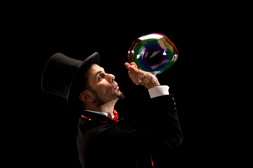 NICHELINO – Lo spettacolo delle bolle di sapone giganti