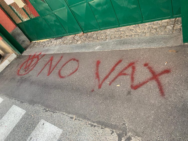 MONCALIERI – Sotto osservazione le telecamere interne al Palavaccini per individuare gli autori dell’atto vandalico