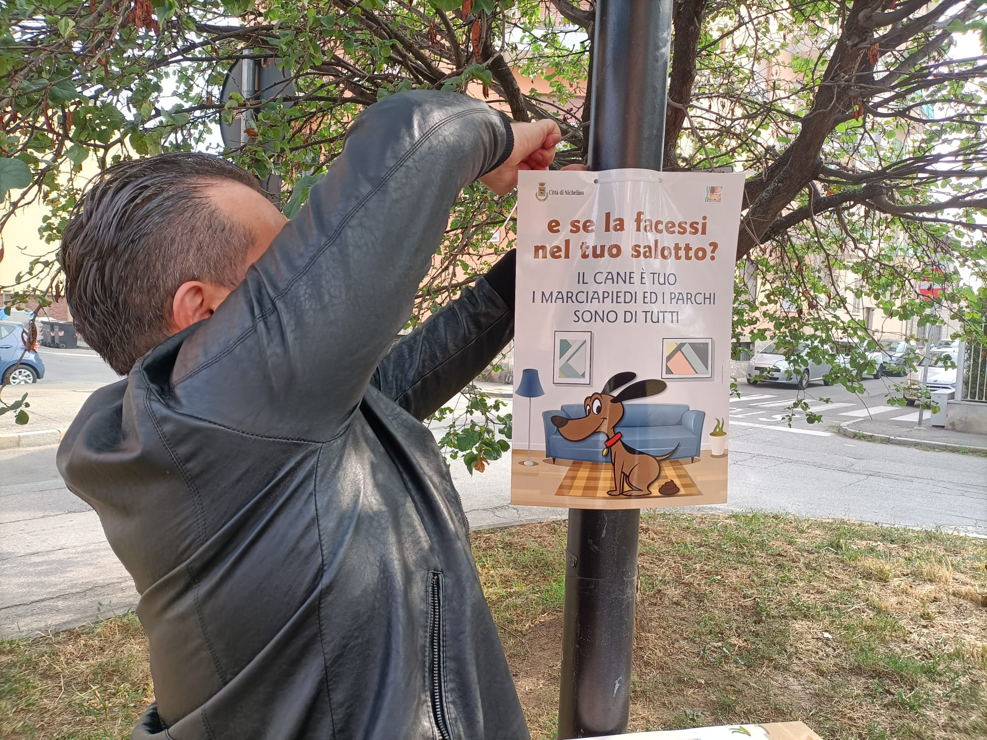 NICHELINO – Cartelli in zona via Palermo per le continue deiezioni canine