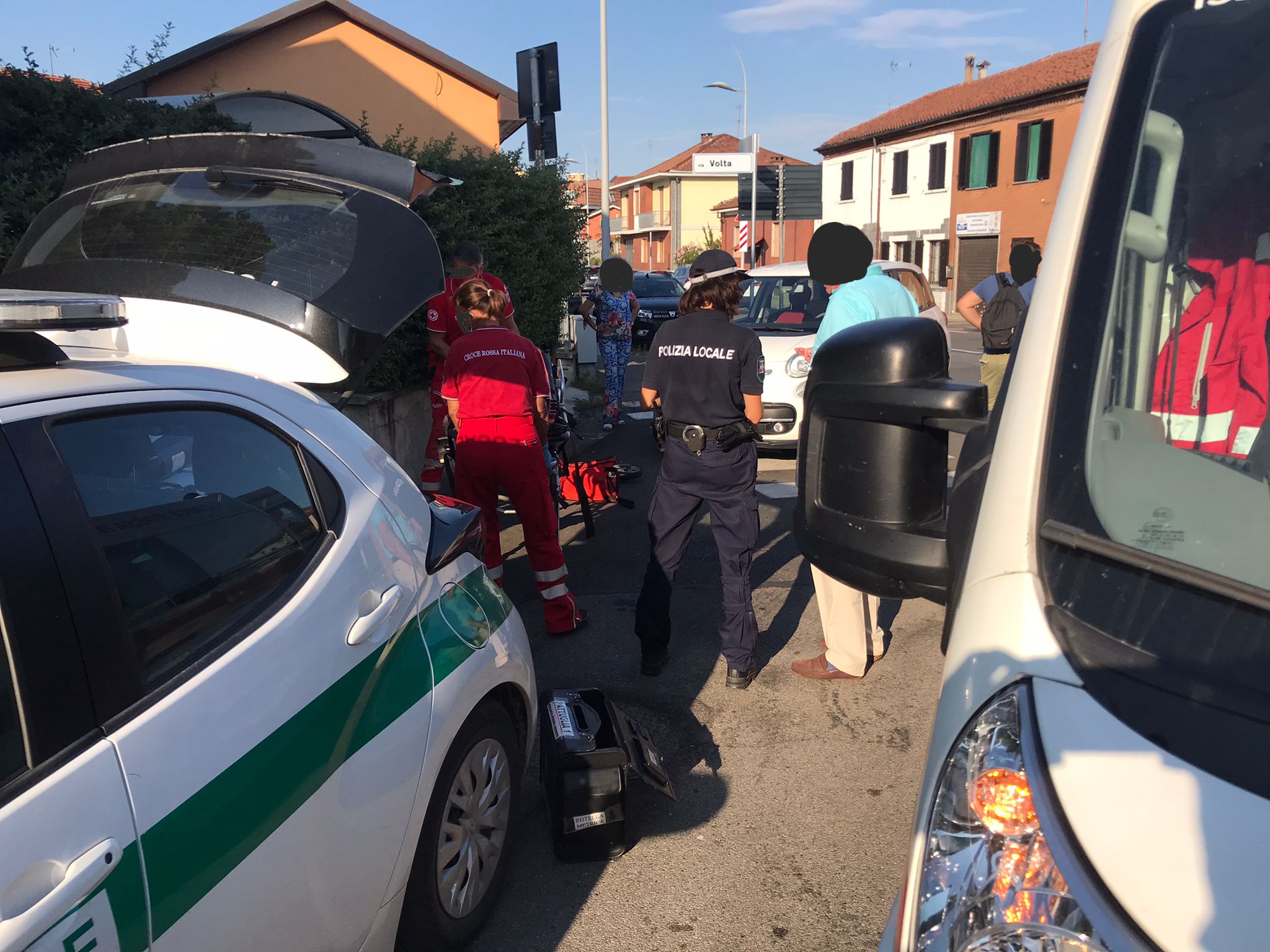 NICHELINO – Investe un monopattino e scappa: preso dalla polizia locale